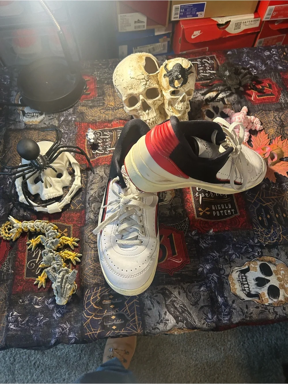 Jordan Men’s White/Black/Red Low Top Sneakers
